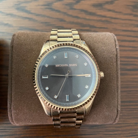 Michael Kors Rose Gold Watch - Picture 3 of 5